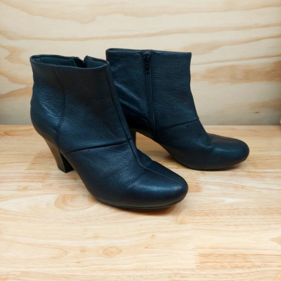 Clarks size 9 ankle zip block heel boots booties black leather - Picture 1 of 14